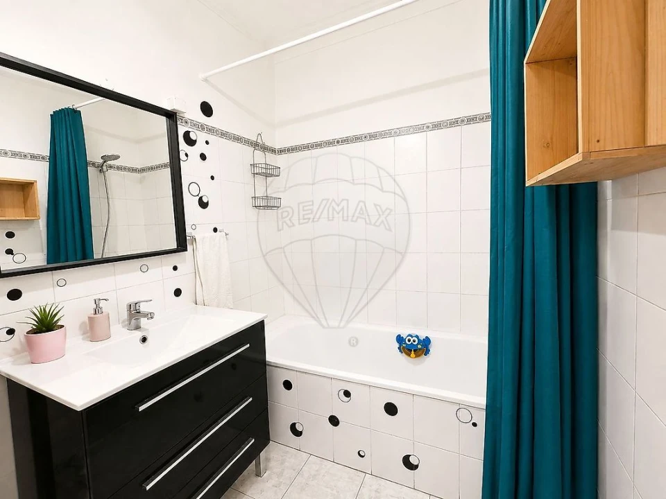 Apartamento T2 para Venda em Carregado e Cadafais Foto 11