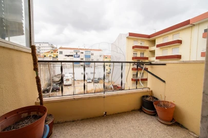 Apartamento T3 para Venda em Carregado e Cadafais
