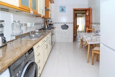 Apartamento T3 para Venda em Castanheira do Ribatejo e Cachoeiras