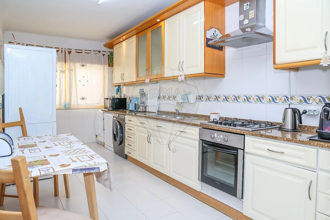 Apartamento T3 para Venda em Castanheira do Ribatejo e Cachoeiras Foto 2