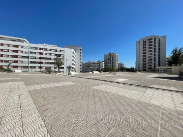 Loja para Arrendamento em Póvoa de Santa Iria e Forte da Casa