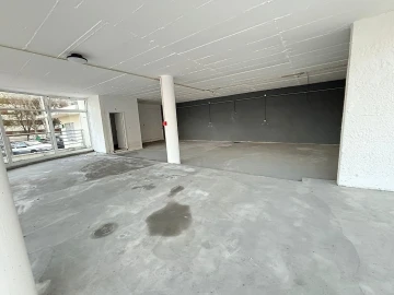 Loja para Venda em Póvoa de Santa Iria e Forte da Casa