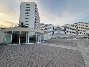 Loja para Venda em Póvoa de Santa Iria e Forte da Casa