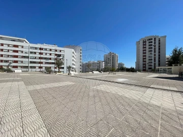 Loja para Venda em Póvoa de Santa Iria e Forte da Casa