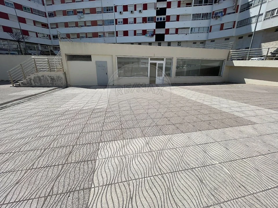 Loja para Venda em Póvoa de Santa Iria e Forte da Casa Foto 12