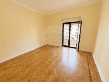 Apartamento T2 para Arrendamento em Corroios