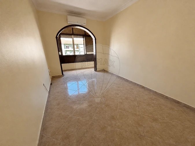 Apartamento T2 para Arrendamento em Corroios Foto 3