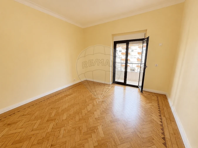Apartamento T2 para Arrendamento em Corroios Foto 6