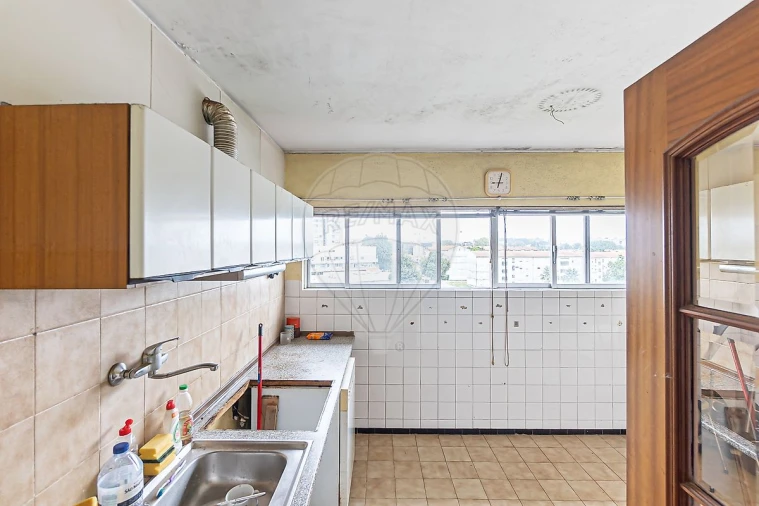 Apartamento T2 para Venda em Ramalde Foto 6