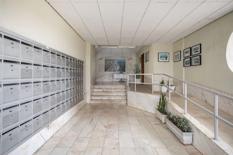 Apartamento T0 para Venda em Costa da Caparica Foto 2