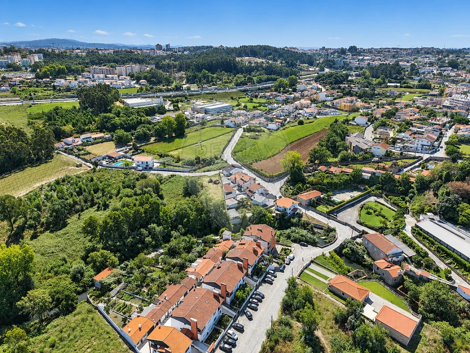 Moradia T4 para Venda em Milheiros Foto 17
