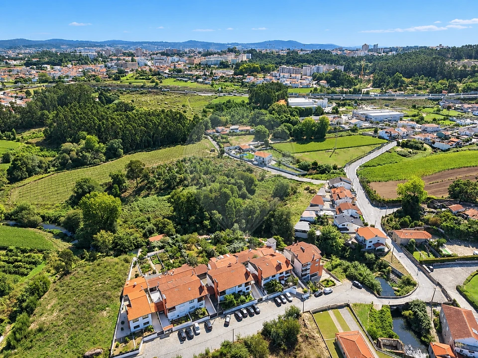 Moradia T4 para Venda em Milheiros Foto 22