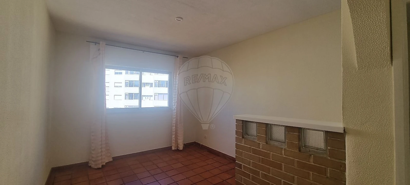 Apartamento T1 para Arrendamento em Vilar de Andorinho Foto 5