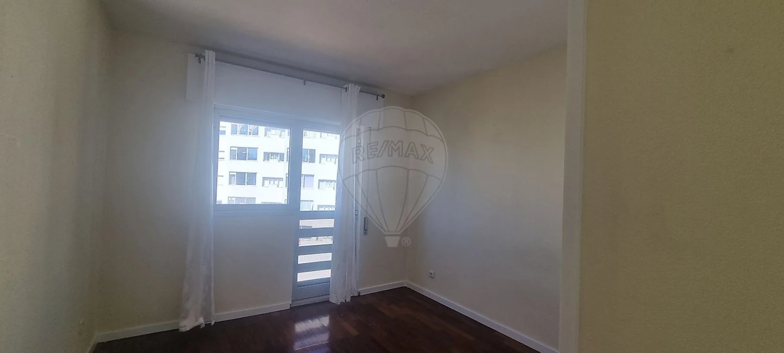 Apartamento T1 para Arrendamento em Vilar de Andorinho Foto 8