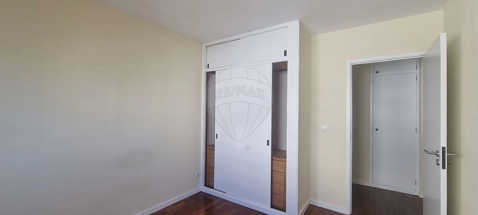 Apartamento T1 para Arrendamento em Vilar de Andorinho Foto 9