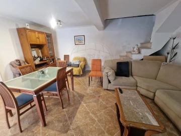 Moradia T2 para Venda em Santo Antonio dos Olivais