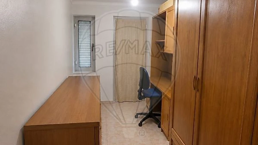 Moradia T2 para Venda em Santo Antonio dos Olivais