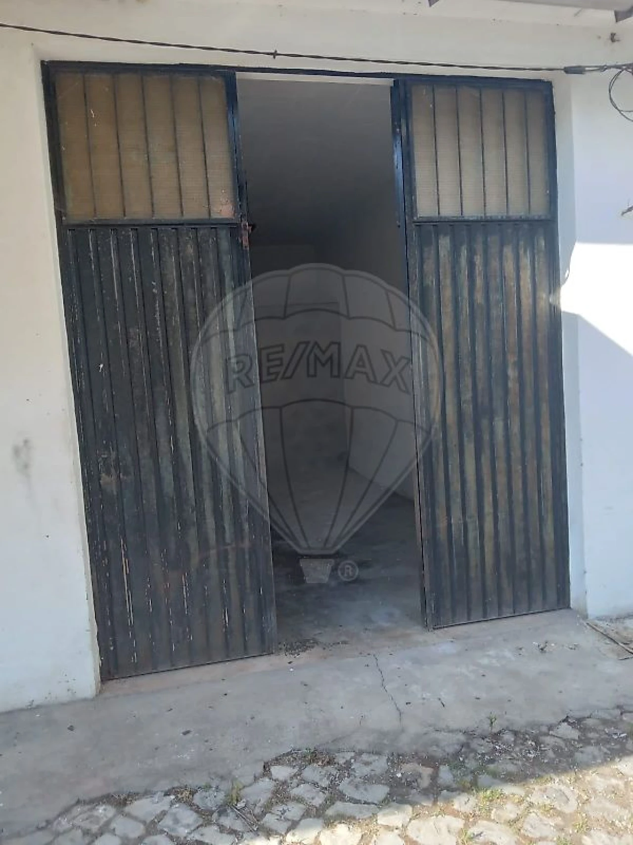 Garagem para Arrendamento em Santo Antonio dos Olivais Foto 4