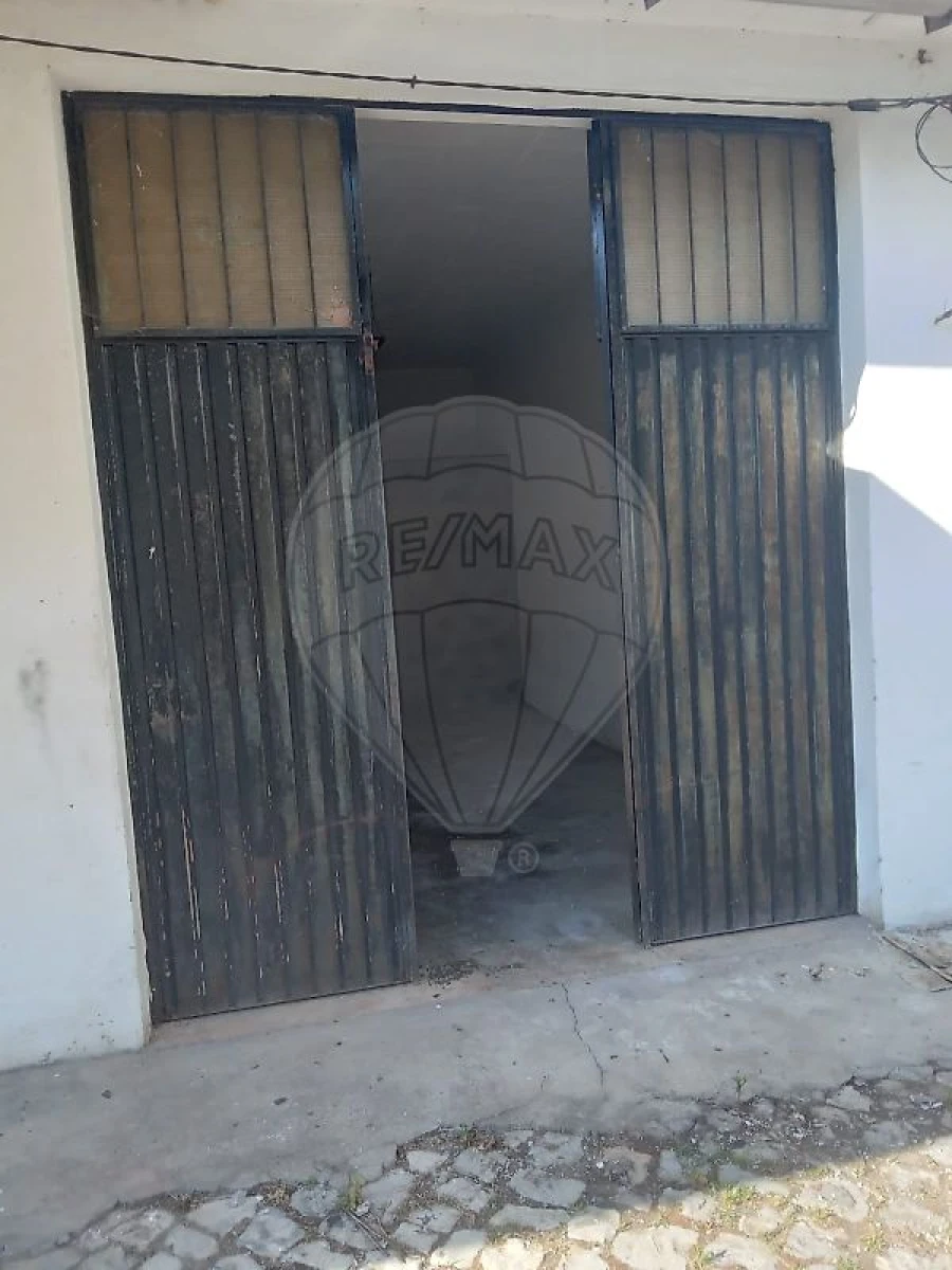 Garagem para Arrendamento em Santo Antonio dos Olivais Foto 4