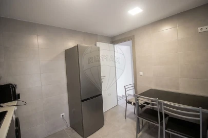 Apartamento T2 para Arrendamento em Sé Nova, Santa Cruz, Almedina e São Bartolomeu