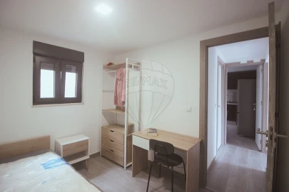 Apartamento T2 para Arrendamento em Sé Nova, Santa Cruz, Almedina e São Bartolomeu