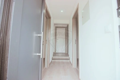 Apartamento T2 para Arrendamento em Sé Nova, Santa Cruz, Almedina e São Bartolomeu