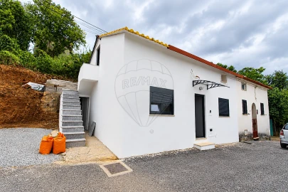 Apartamento T2 para Arrendamento em Sé Nova, Santa Cruz, Almedina e São Bartolomeu