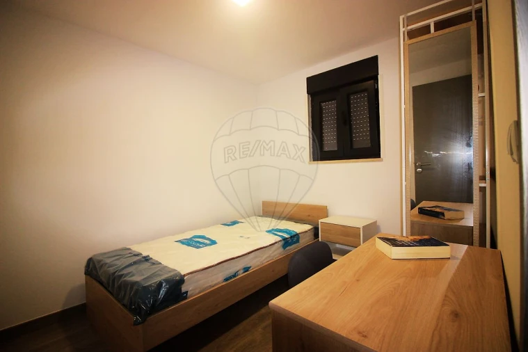 Apartamento T2 para Arrendamento em Sé Nova, Santa Cruz, Almedina e São Bartolomeu Foto 5