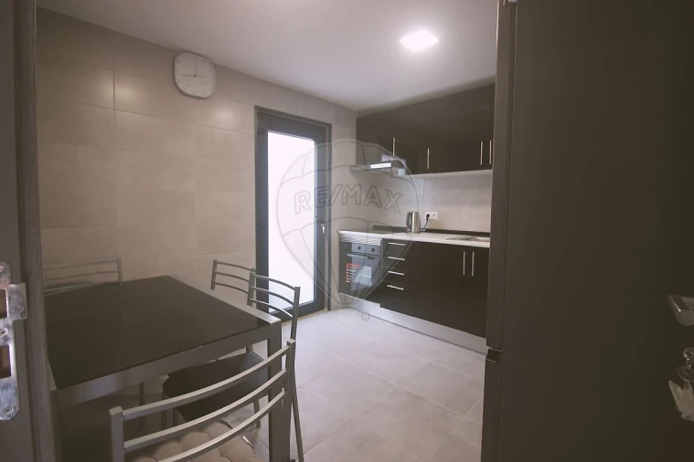 Apartamento T2 para Arrendamento em Sé Nova, Santa Cruz, Almedina e São Bartolomeu Foto 3