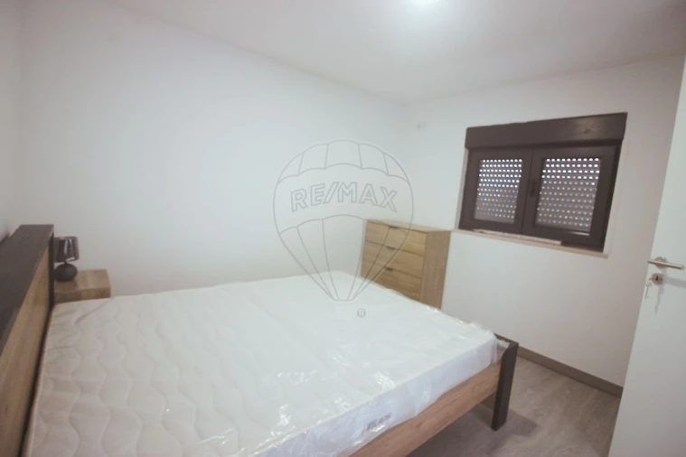 Apartamento T2 para Arrendamento em Sé Nova, Santa Cruz, Almedina e São Bartolomeu Foto 6