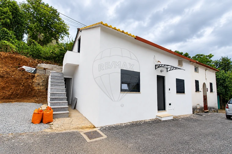 Apartamento T2 para Arrendamento em Sé Nova, Santa Cruz, Almedina e São Bartolomeu Foto 13