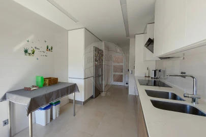 Apartamento T4 para Venda em Benedita