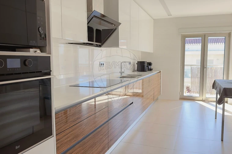 Apartamento T4 para Venda em Benedita Foto 32