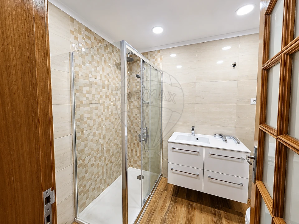 Apartamento T2 para Venda em Póvoa de Santa Iria e Forte da Casa Foto 5