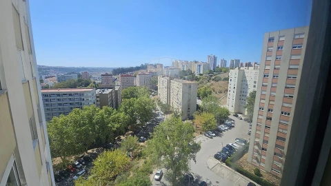 Apartamento T4 para Venda em Santo António dos Cavaleiros e Frielas