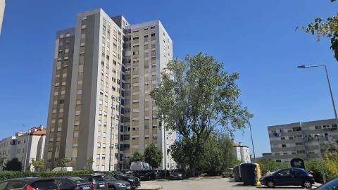Apartamento T4 para Venda em Santo António dos Cavaleiros e Frielas