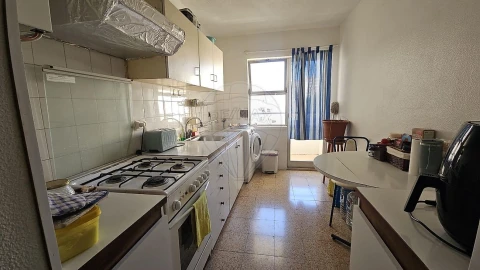Apartamento T4 para Venda em Santo António dos Cavaleiros e Frielas