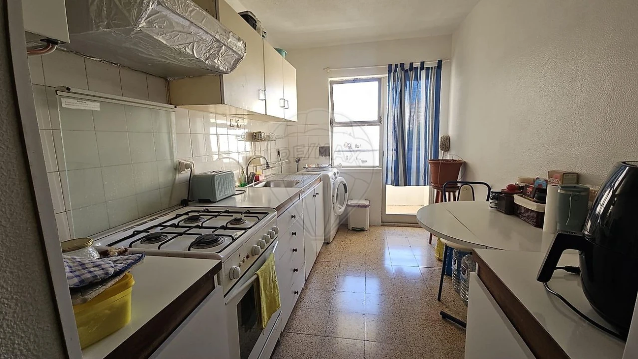 Apartamento T4 para Venda em Santo António dos Cavaleiros e Frielas Foto 10