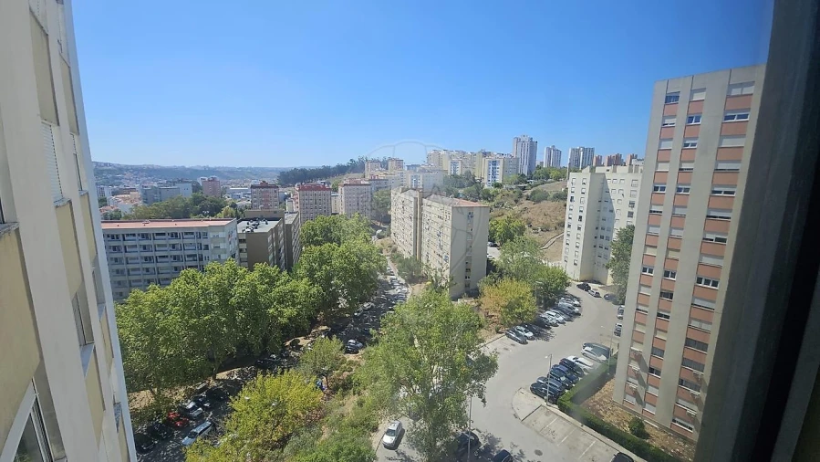 Apartamento T4 para Venda em Santo António dos Cavaleiros e Frielas Foto 6