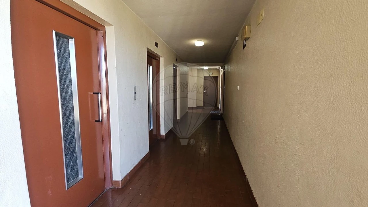Apartamento T4 para Venda em Santo António dos Cavaleiros e Frielas Foto 4