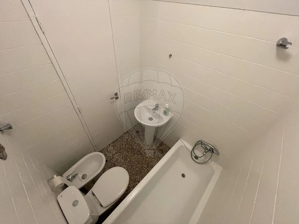 Apartamento T1 para Arrendamento em Benfica Foto 10