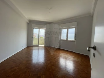 Apartamento T1 para Arrendamento em Benfica