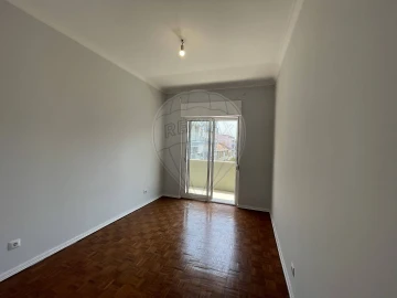 Apartamento T1 para Arrendamento em Benfica