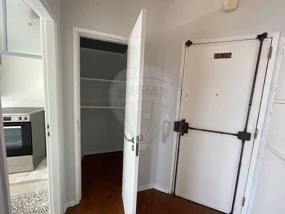 Apartamento T1 para Arrendamento em Benfica Foto 17