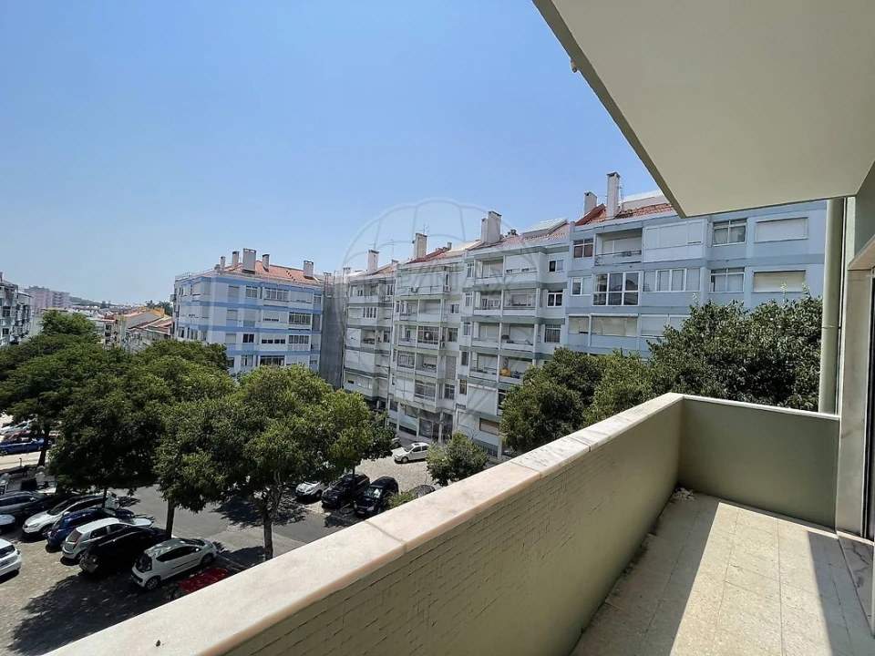 Apartamento T1 para Arrendamento em Benfica Foto 8
