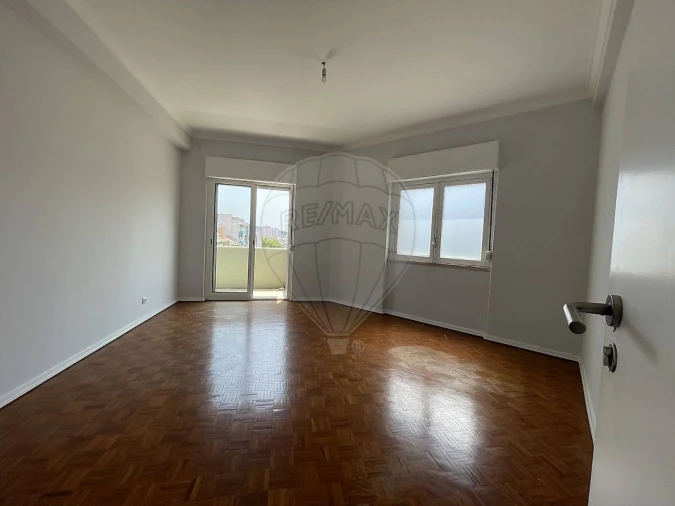 Apartamento T1 para Arrendamento em Benfica Foto 11