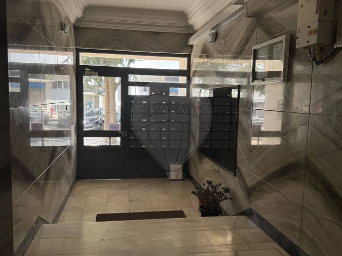 Apartamento T1 para Arrendamento em Benfica Foto 19