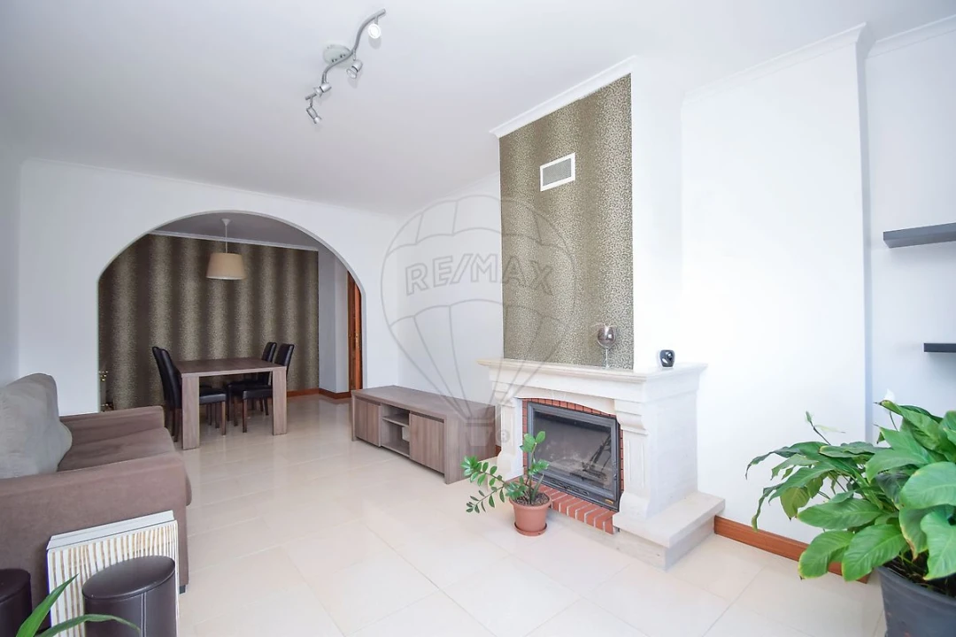 Apartamento T2 para Arrendamento em Algueirão-Mem Martins Foto 13
