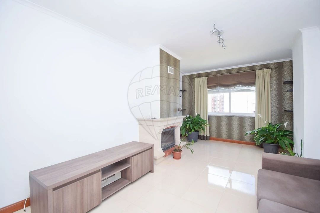 Apartamento T2 para Arrendamento em Algueirão-Mem Martins Foto 7