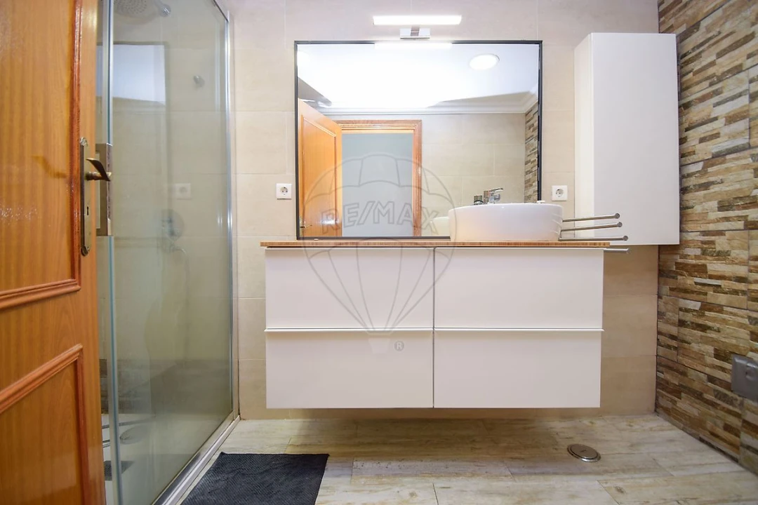 Apartamento T2 para Arrendamento em Algueirão-Mem Martins Foto 8
